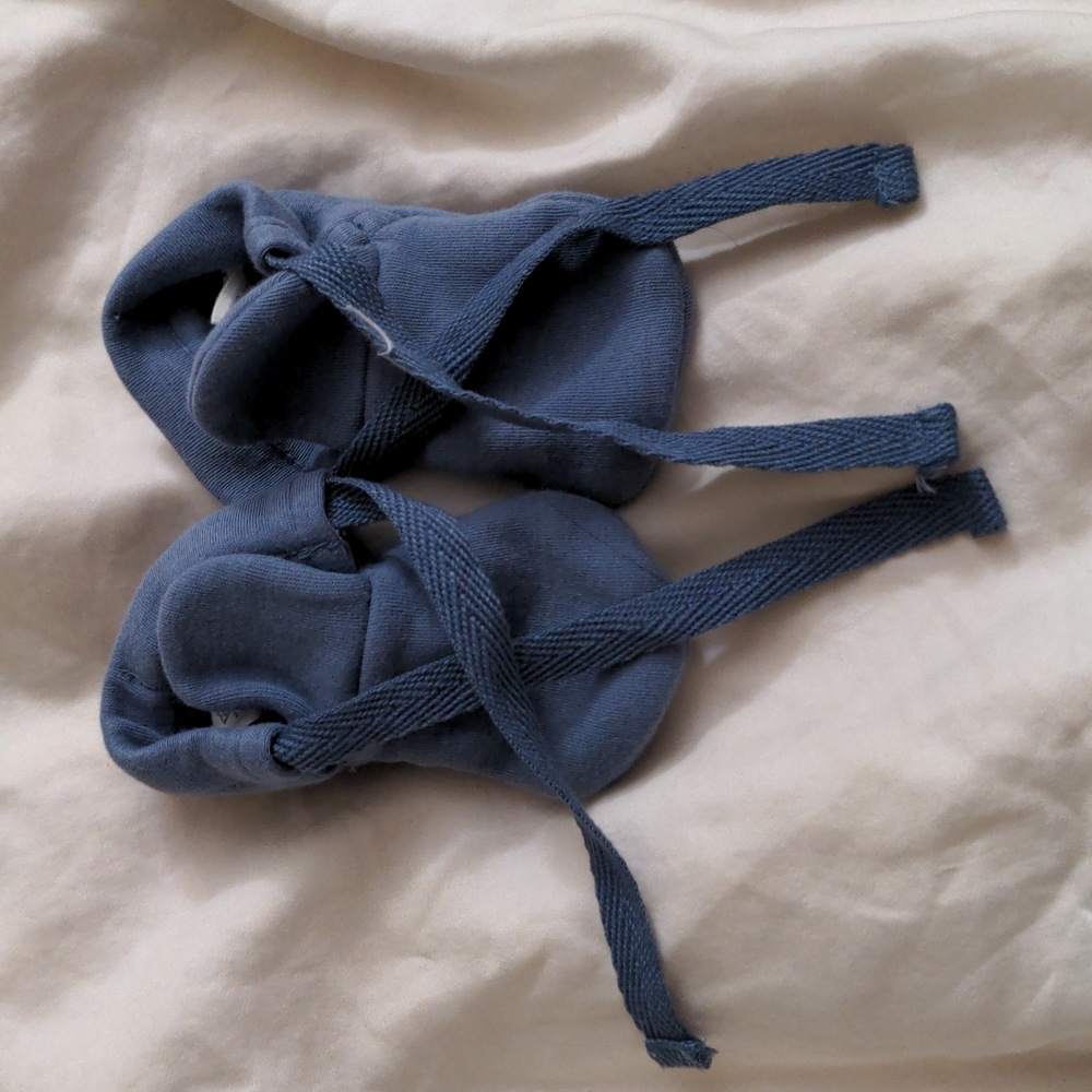 $5/5 Kate Quinn Blue Tie Booties 6-12mon
